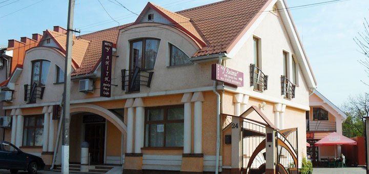 Трехместный номер «Комфорт» в отеле «У Аниты» в Ужгороде. Снять со скидкой