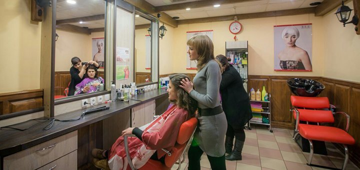 Haircut and hair reconstruction at the OverAge beauty salon in Kiev. Sign up to a hairdresser for a discount.