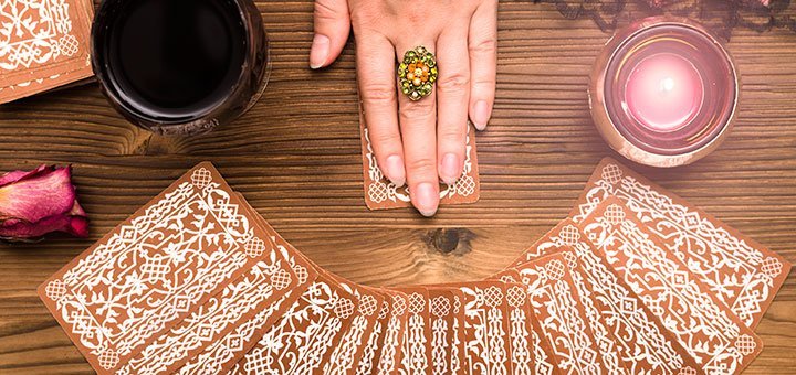 Consultation of the tarologist Ekaterina Ratia. Tarot specialist consultation on a discount