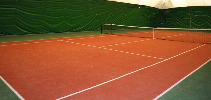 Тенісний корт у готелі готельно-ресторанного комплексу «Гостинний двір 1812». Забронювати номер зі знижкою. Недорогі готелі під Києвом.