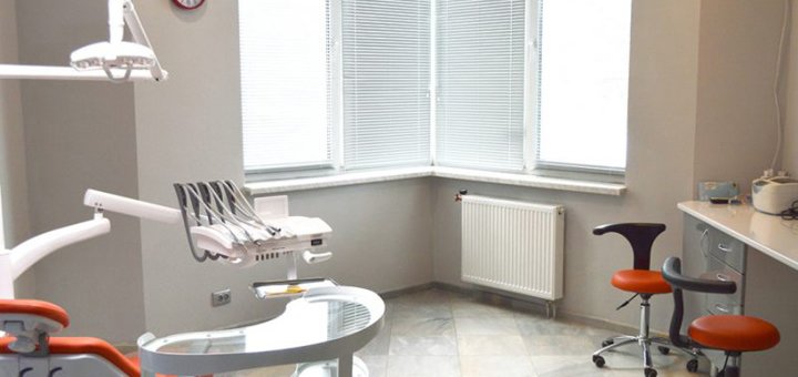 Стоматологічна клініка «Swiss Dent» у Києві. Записуйтесь на чищення зубів за знижкою.