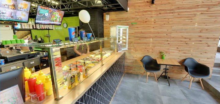 The interior of the sandwich bar "FreshLine". Order a discounted menu.