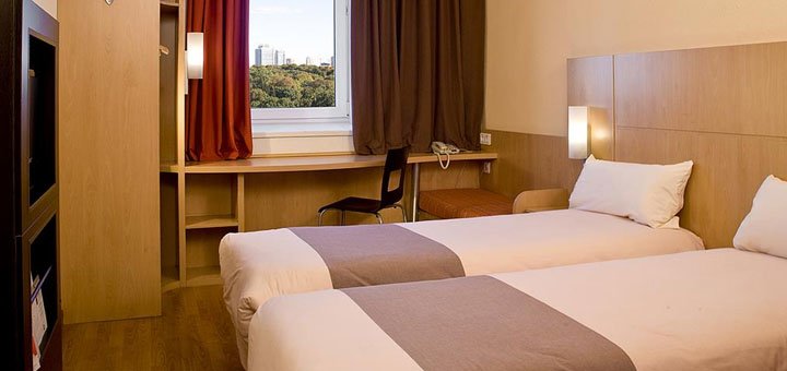 Room at the Ibis Hotel in Kiev. Book a room at the Ibis Hotel. Hotels in the center of Kiev.