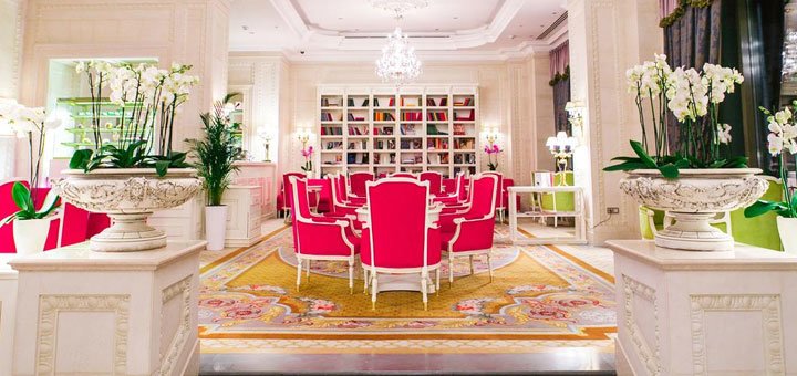 Отель «Fairmont Grand Hotel» в Киеве. Забронировать номер со скидкой. Отели в центре Киева.