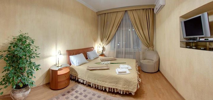 Room at the Khreschatyk Guest House in Kiev. Book a room at the Guest House Khreschatyk hotel at a discount. Hotels in the center of Kiev.