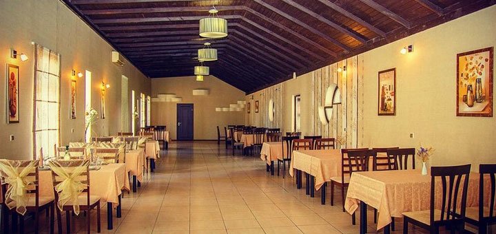 Ресторан в готелі «Field House» .Парк готель «Field House» під Дніпром. Заміські готелі в Дніпрі. забронювати номер зі знижкою.