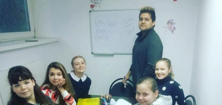Разговорный английский язык для детей и взрослых в «English School» в Днепре. Записаться на бесплатный урок сейчас. 