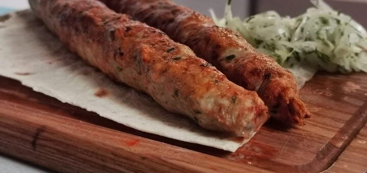 Вкусный люля кебаб в ресторане Часник