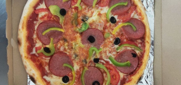 Discount pizza menu from delivery service
