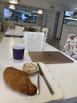 Свежая выпечка в кафе «Madlen Cafe» в Киеве. Заказать по скидке.