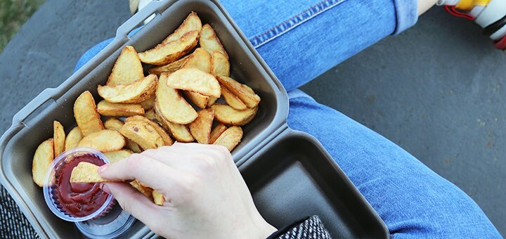 Food delivery service &quot;bee holo&quot; in kiev. order food