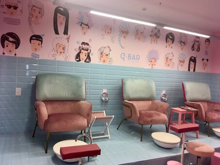 Маникюр и педикюр в салоне G.Bar  в Киеве. Оплачивайте со скидкой.