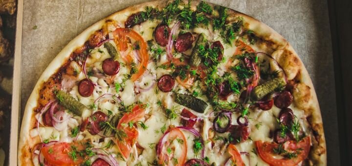 Discount on food with delivery from sushi max