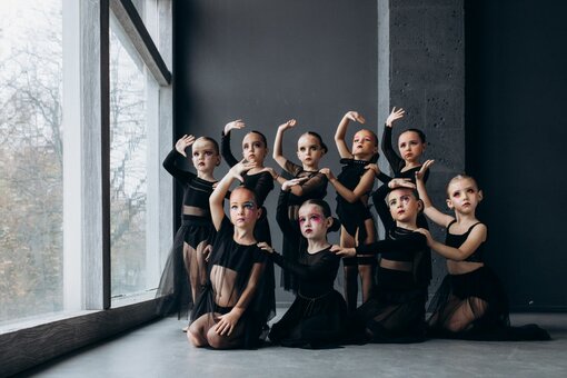 Уроки танцев в «Lysokon Dance Studio» в Киеве. Записаться в школу танцев по скидке.