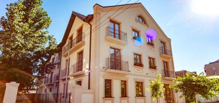 Season Hotel