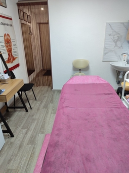 Cosmetologist Natalia Boychenko. Sign up for our special offer.