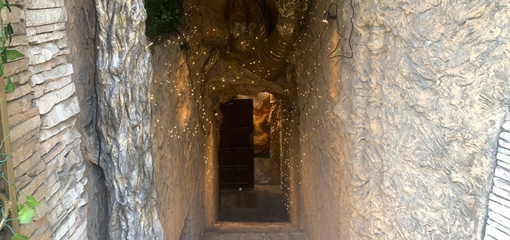 Magical Dragon Cave Coffee Shop. Visit with a 5% discount.