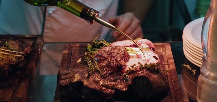 Скидки на основное блюдо в ресторане «Стейкхаус Мясо и Вино»