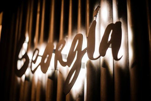 Інтер'єр ресторану «Georgia Чернігів». Знижки на бронь столиків