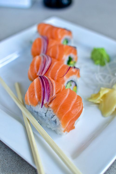 Yapona hata sushi-bar network. order sushi with a discount