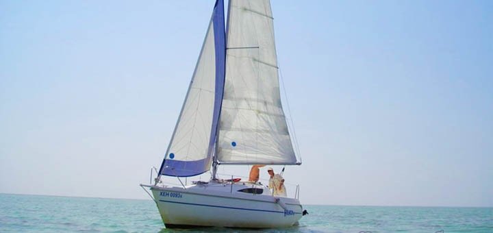 The sea near the hotel complex "Black Sea". Have a rest on the action