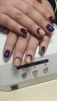 Манікюр гель лак у салоні краси «Lady Victoria» у Дніпрі. Записуйтесь до майстра нігтьового сервісу з акції.