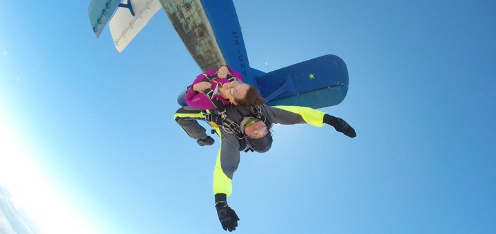 Parachuteua прыжки с парашютом в Коптях Черниговской области. Записывайтесь по акции.