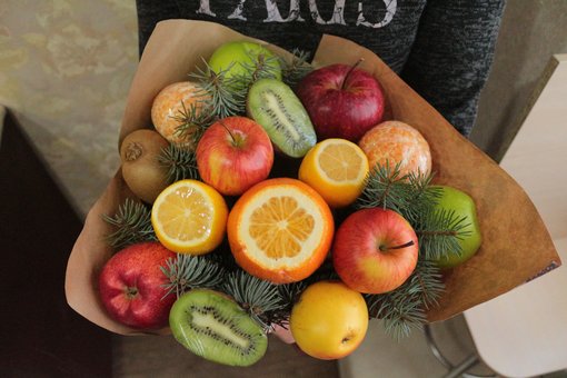 Bouquets of fruits "Fruits & Flowers Market" in the Dnieper. Order the delivery of bouquets at a discount.