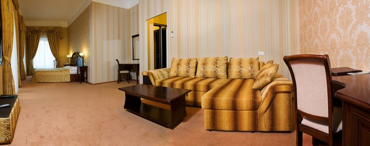 Discounts on holidays at the Royal Street Hotel 15