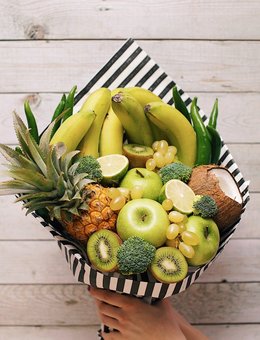 A bouquet of exotic fruits in the Fruits & Flowers Market boutique in Dnipro. Order at a discount.