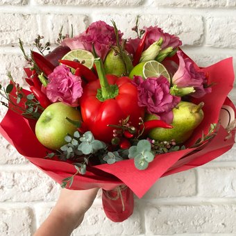 A bouquet of fruits and vegetables in the Fruits & Flowers Market boutique in Dnipro. Order at a discount.