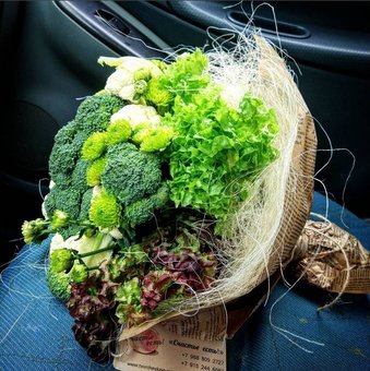 Bouquet of lettuce leaves in the Fruits & Flowers Market boutique in Dnipro. Order at a discount.