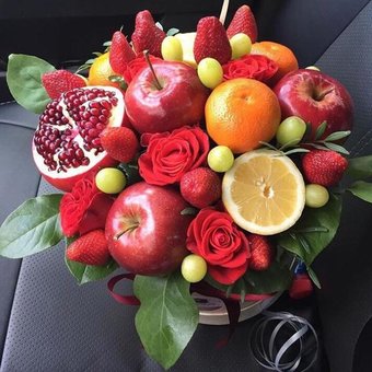 A bouquet of fruits from the Fruits & Flowers Market boutique in Dnipro. Order by promotion.