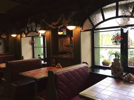 Интерьер ресторана «Diner» в Киеве. Заказать столик по акции