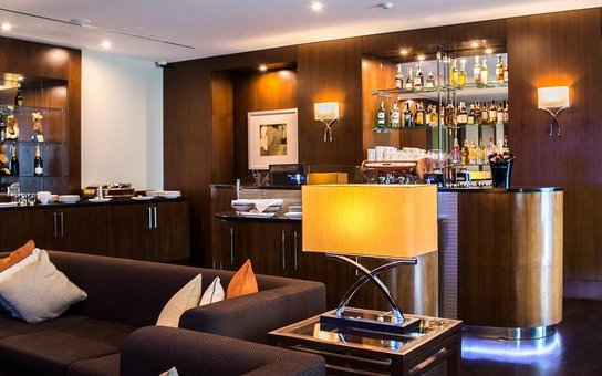 Лаунж-зона в отеле «Premier Palace Hotel Kharkiv» во Львове. Забронировать номер по акции